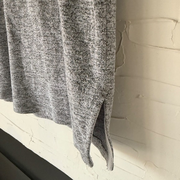 Aritzia | Wilfred | Crew Neck T-Shirt | Small | Heather Grey - Picture 5 of 5